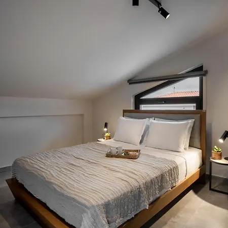 Iris Apartment *