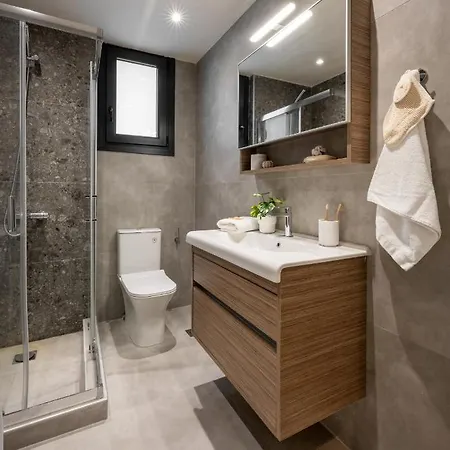 Iris Apartment *