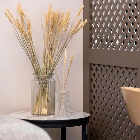 Iris Apartment *